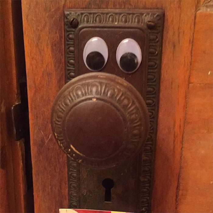 door-knob-with-googly-eyes
