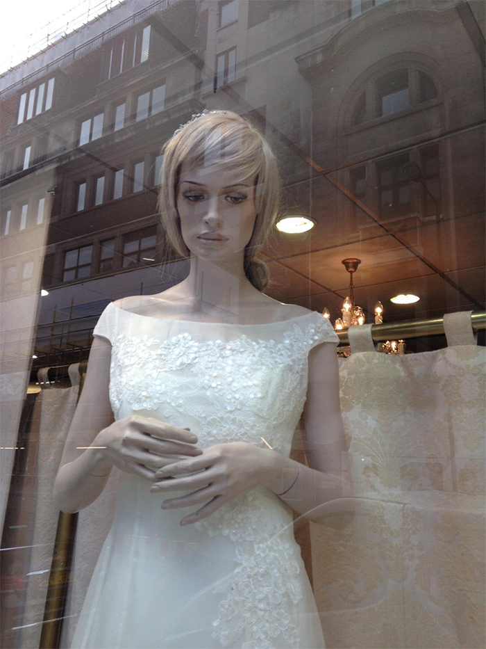 funny-mannequin-wedding-dress