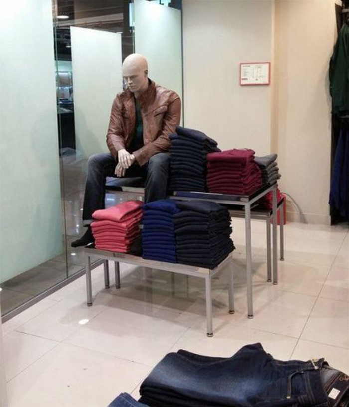 funny-overly-sad-mannequin