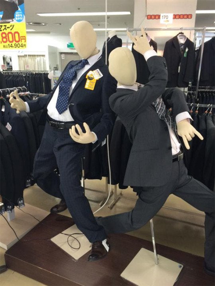 hilarious-dummy-poses-japan